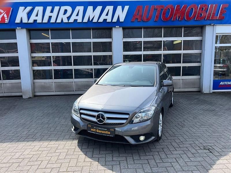 Gebraucht Mercedes B180 109 PS (80 kW) 2014 Grau Van / Kleinbus