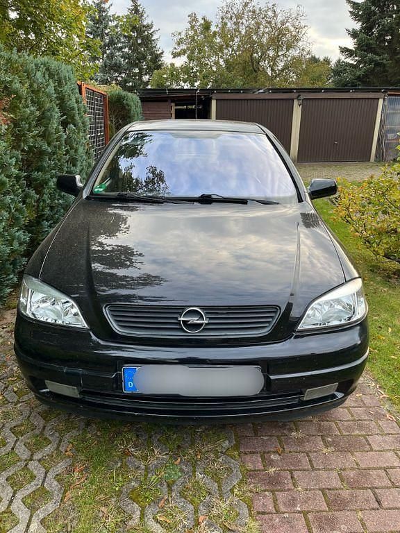 Schwarz Gebraucht 2002 Opel Astra Selection Limousine | 1.500 € (Etwas zu teuer) - Bild 1/4