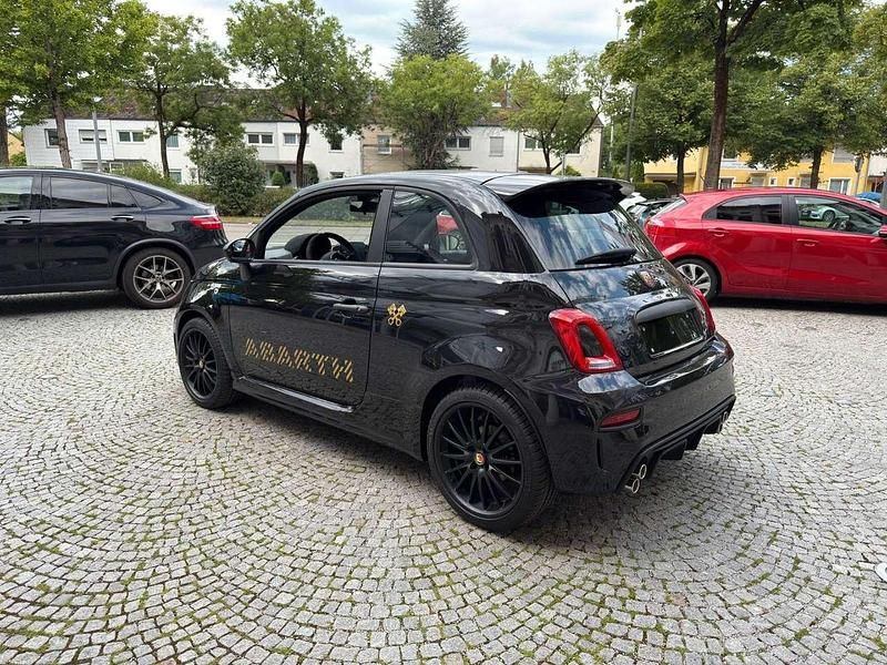 Gebraucht Abarth 695 179 PS (131 kW) 2024 Scorpione schwarz Kleinwagen