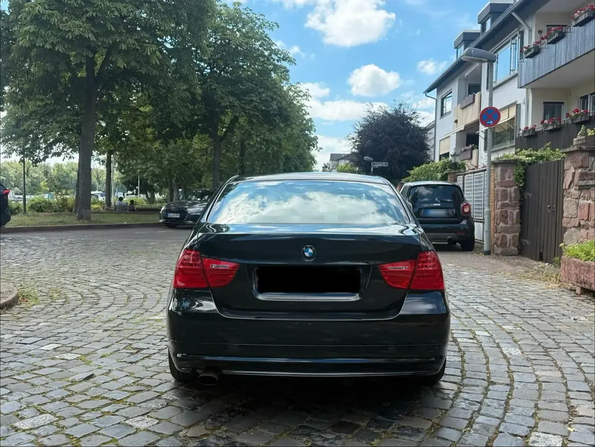 Gebraucht BMW 318 143 PS (105 kW) 2009 Schwarz Limousine