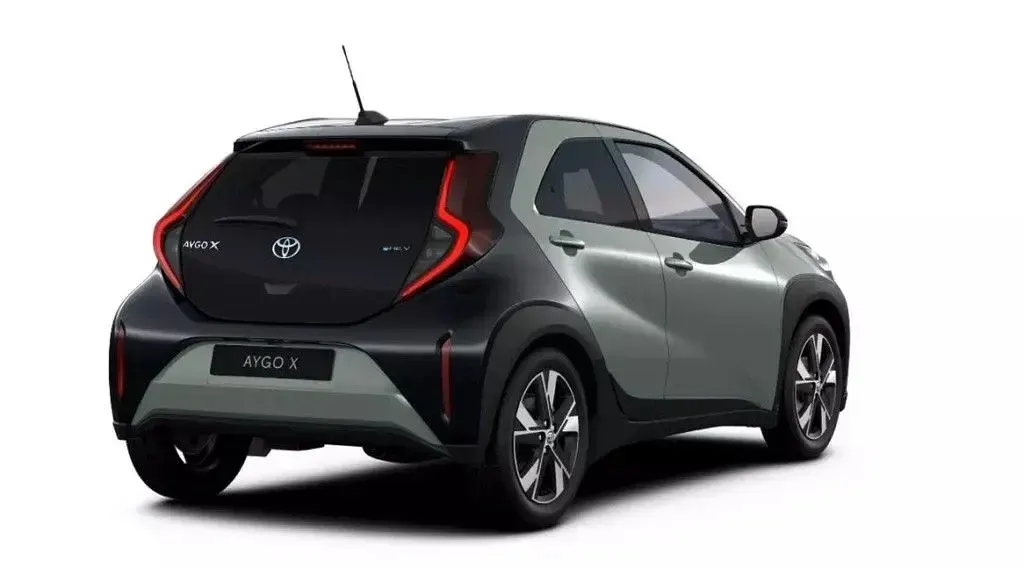Neu Toyota Aygo X 116 PS (85 kW) 2026 Grün SUV
