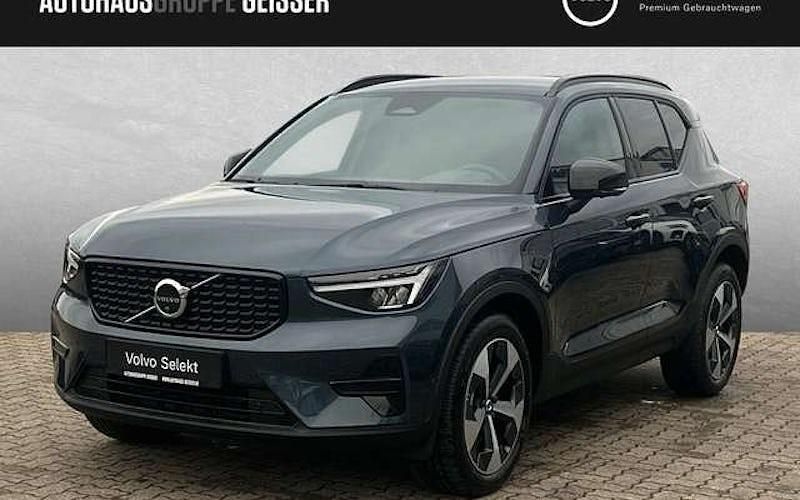 Neu Volvo XC40 Plus 163 PS (119 kW) 2025 Blau SUV