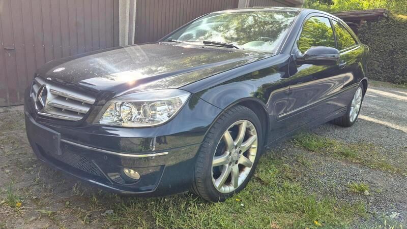 Schwarz Gebraucht 2011 Mercedes CLC180 Kleinwagen | 5.990 € - Bild 1/4