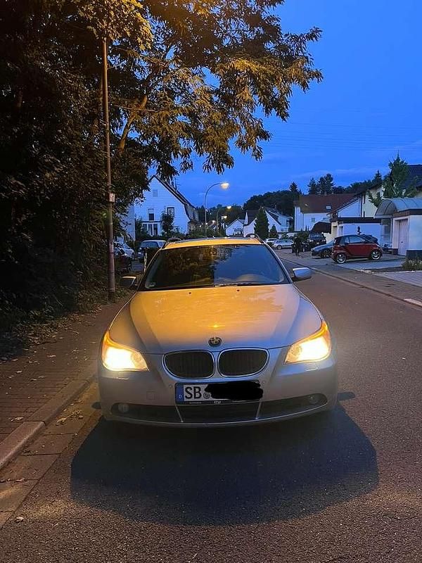 Grau Gebraucht 2005 BMW 525 Kombi | 3.900 € (Fairer Preis) - Bild 1/4