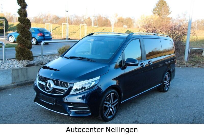 Blau Gebraucht 2020 Mercedes V250 AMG line Van / Kleinbus | 44.990 € (Fairer Preis) - Bild 1/4