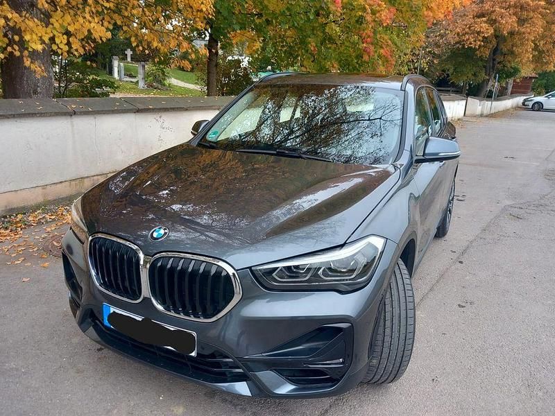 Grau Gebraucht 2020 BMW X1 Sport Line SUV | 28.900 € (Fairer Preis) - Bild 1/4