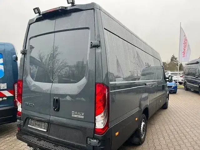 Second-hand Iveco Daily 180 CP (132 kW) 2022 Gri