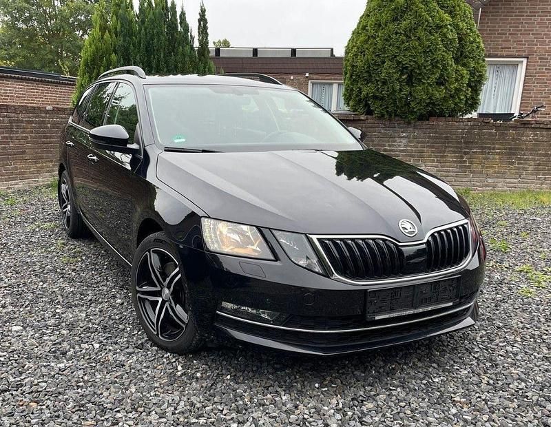 Schwarz Gebraucht 2018 Skoda Octavia Style Kombi | 13.450 € (Superpreis) - Bild 1/4