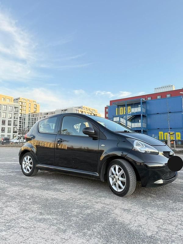 Gebraucht Toyota Aygo 68 PS (50 kW) 2006 Schwarz Kleinwagen