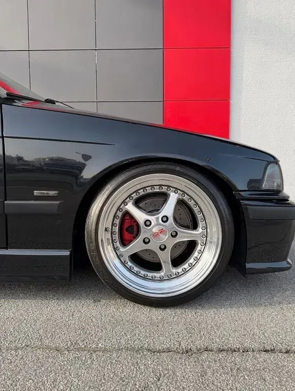 Gebraucht BMW 323 M Sport 170 PS (125 kW) 1997 Schwarz Limousine