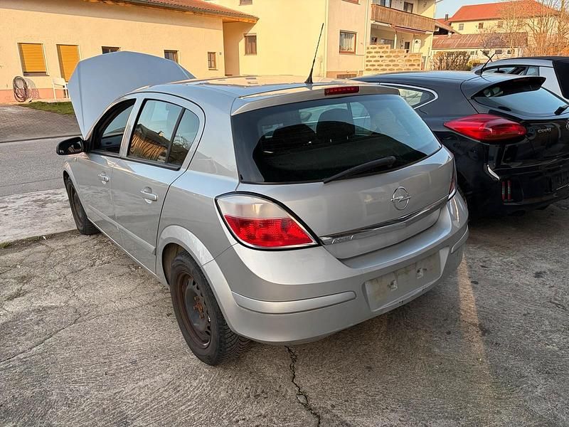 Gebraucht Opel Astra 90 PS (66 kW) 2005 Silber Kleinwagen