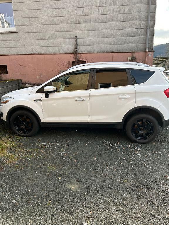 Weiß Gebraucht 2011 Ford Kuga Titanium SUV | 8.200 € (Fairer Preis) - Bild 1/4