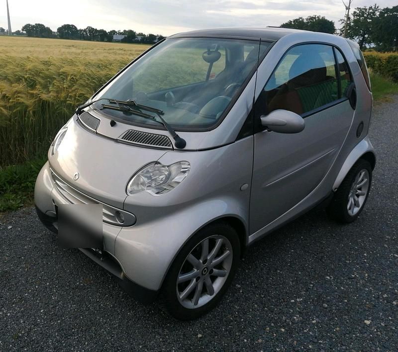 Grau Gebraucht 2004 Smart ForTwo Coupé Kleinwagen | 1.300 € (Fairer Preis) - Bild 1/4