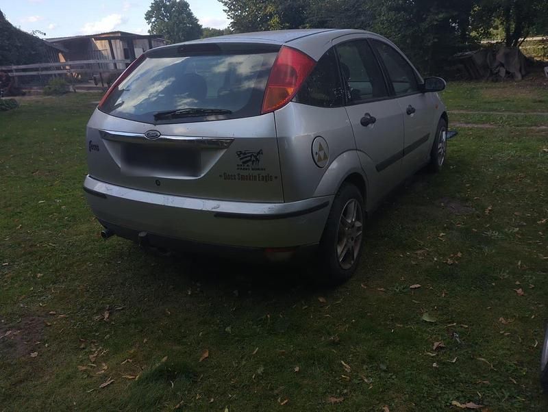 Gebraucht Ford Focus Ghia 115 PS (84 kW) 2001 Silber Limousine