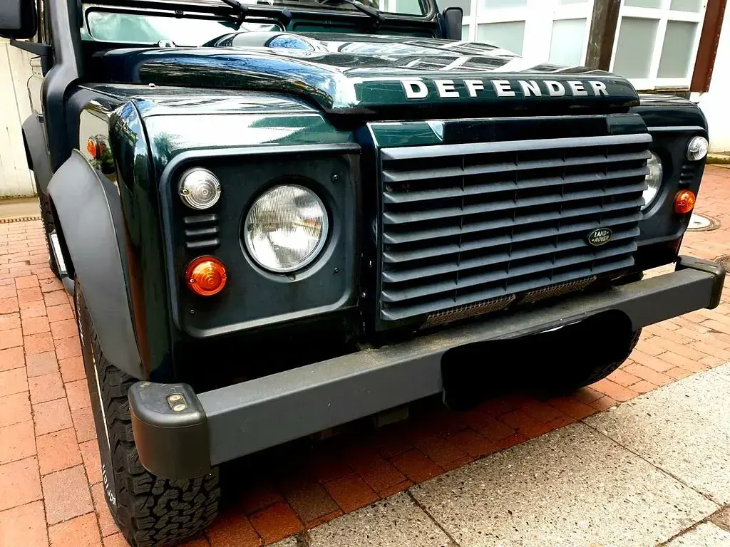Gebraucht Land Rover Defender 122 PS (89 kW) 2015 Dkl. grün (metallic) SUV