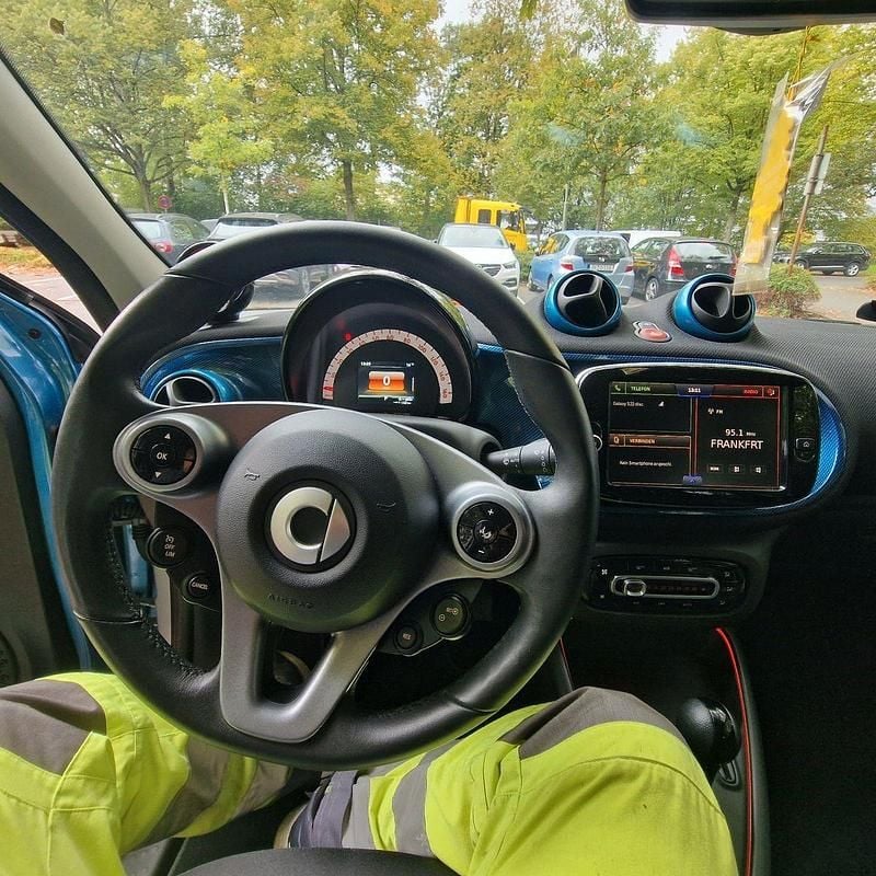 Blau Gebraucht 2020 Smart ForFour Electric Drive Kleinwagen | 8.500 € (Fairer Preis) - Bild 1/4