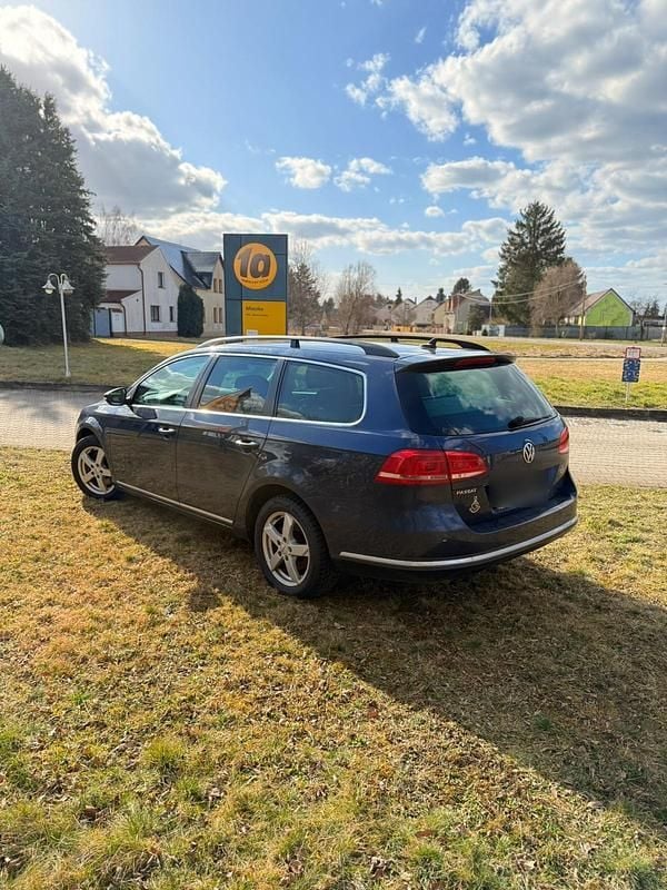Gebraucht VW Passat 140 PS (102 kW) 2013 Blau Kombi
