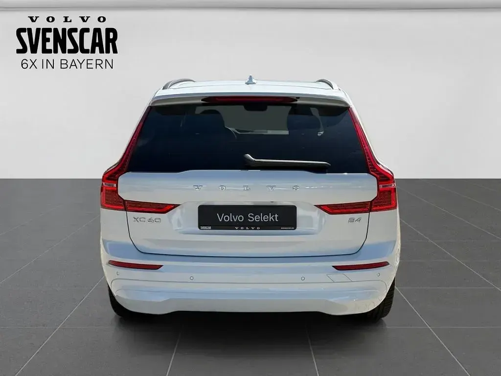 Gebraucht Volvo XC60 Momentum 197 PS (144 kW) 2022 Weiss SUV