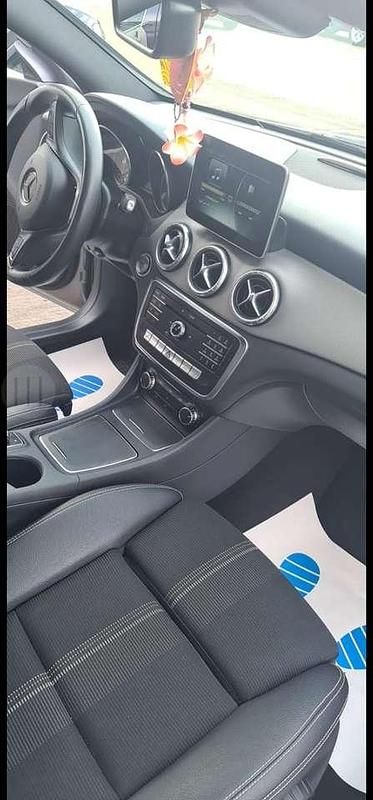 Gebraucht Mercedes CLA180 Shooting Brake AMG line 122 PS (89 kW) 2018 Kombi