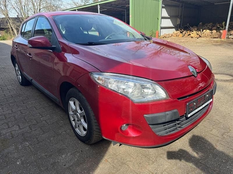 Gebraucht Renault Mégane III Expression 90 PS (66 kW) 2011 Rot Limousine