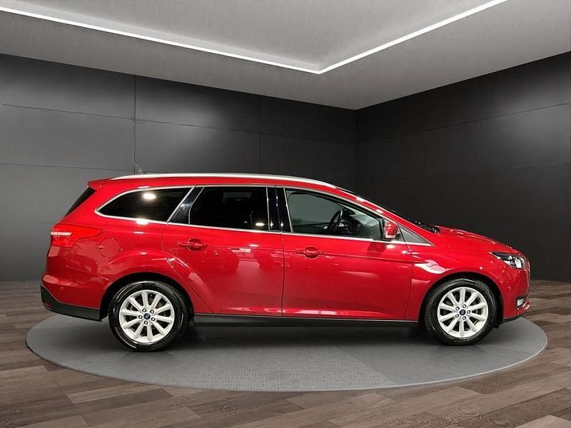 Gebraucht Ford Focus Titanium 125 PS (91 kW) 2018 Rot Kombi