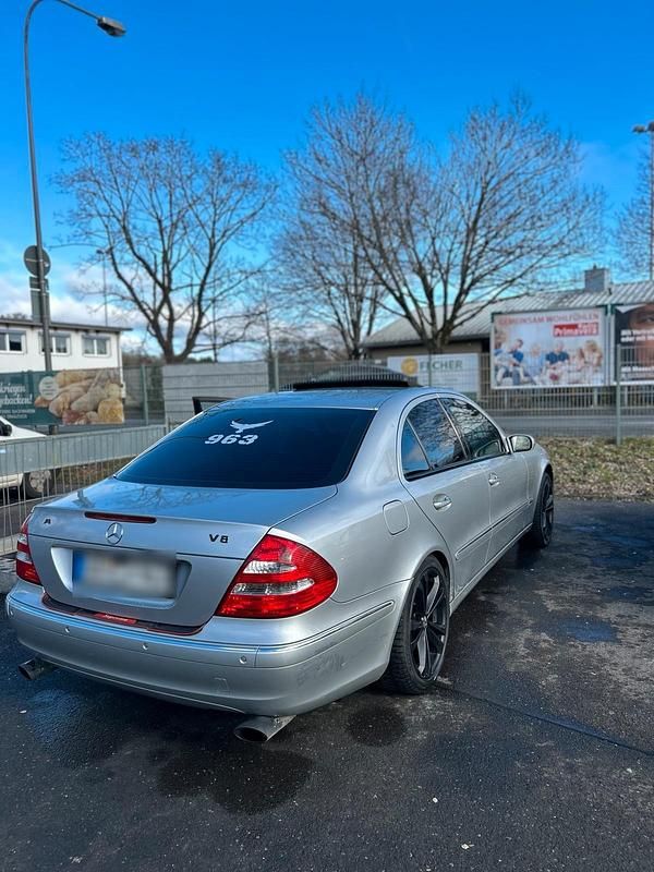 Gebraucht Mercedes E240 176 PS (129 kW) 2002 Silber Limousine