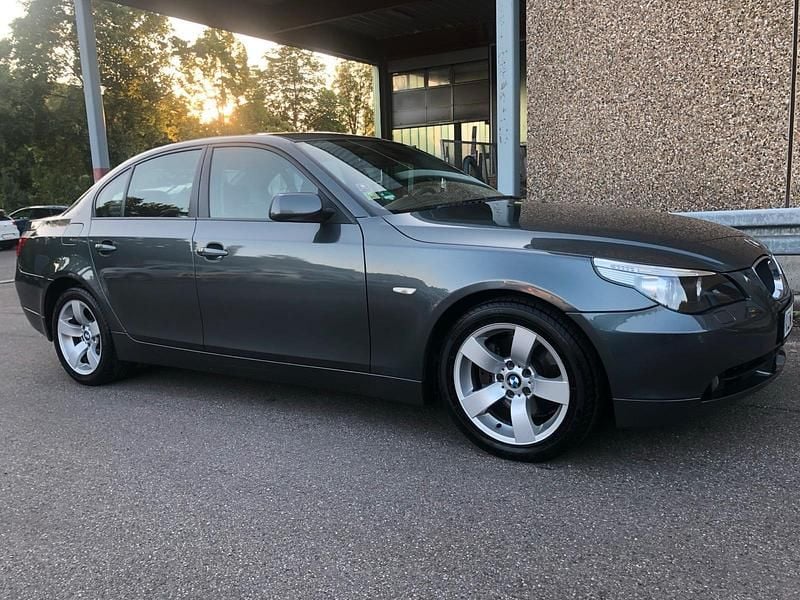 Grau Gebraucht 2004 BMW 530 Limousine | 4.500 € (Superpreis) - Bild 1/4