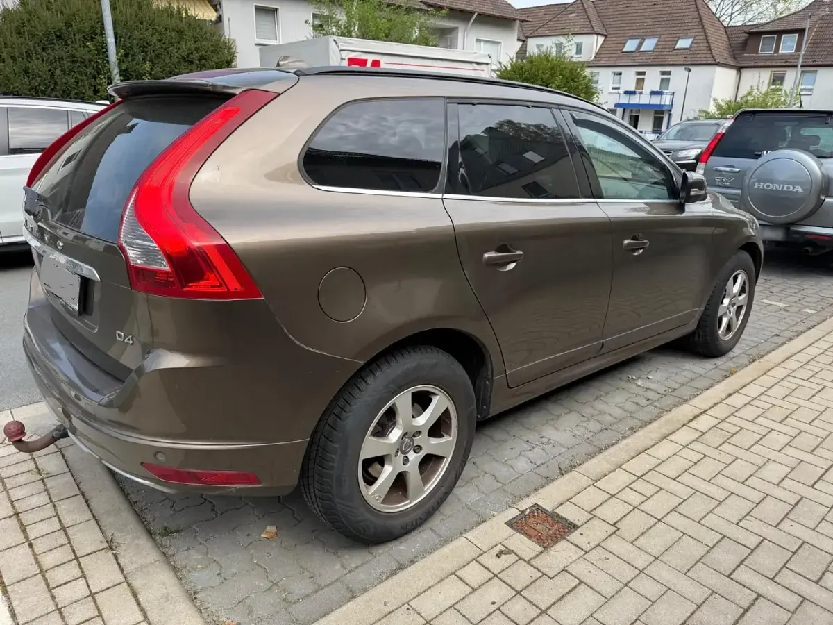 Gebraucht Volvo XC60 Momentum 190 PS (139 kW) 2016 Braun SUV