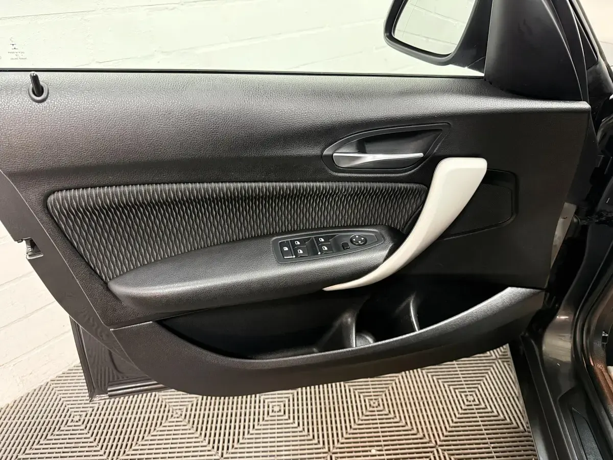 Gebraucht BMW 118 Advantage 136 PS (100 kW) 2018 Mineralgrau metallic Kleinwagen