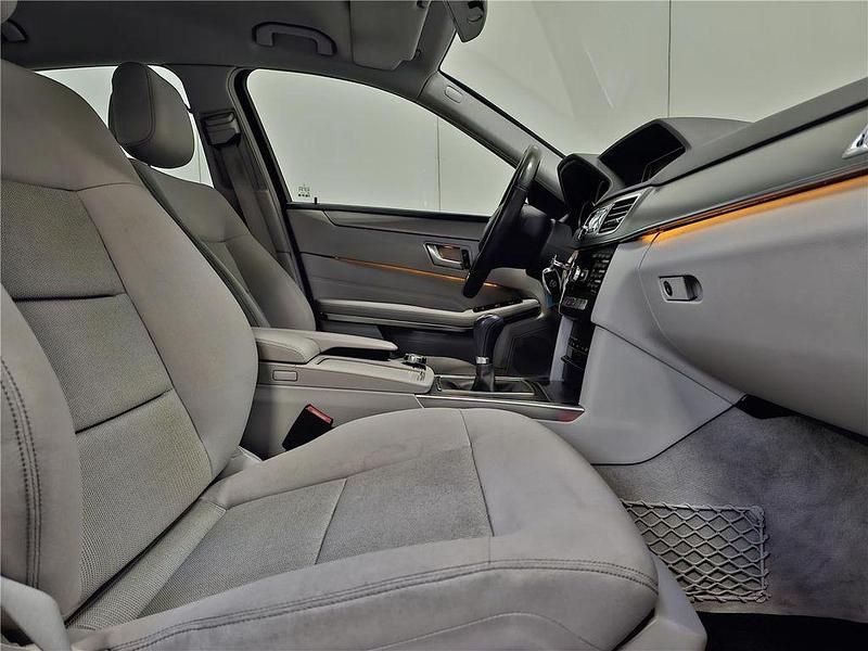 Gebraucht Mercedes E200 136 PS (100 kW) 2013 Grau Limousine