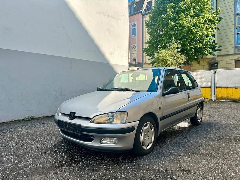 Grau Gebraucht 1997 Peugeot 106 Kleinwagen | 850 € - Bild 1/4