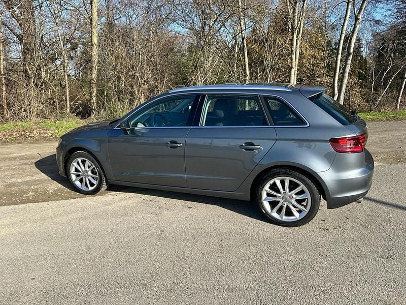 Gebraucht Audi A3 Attraction 179 PS (131 kW) 2015 Grau Limousine