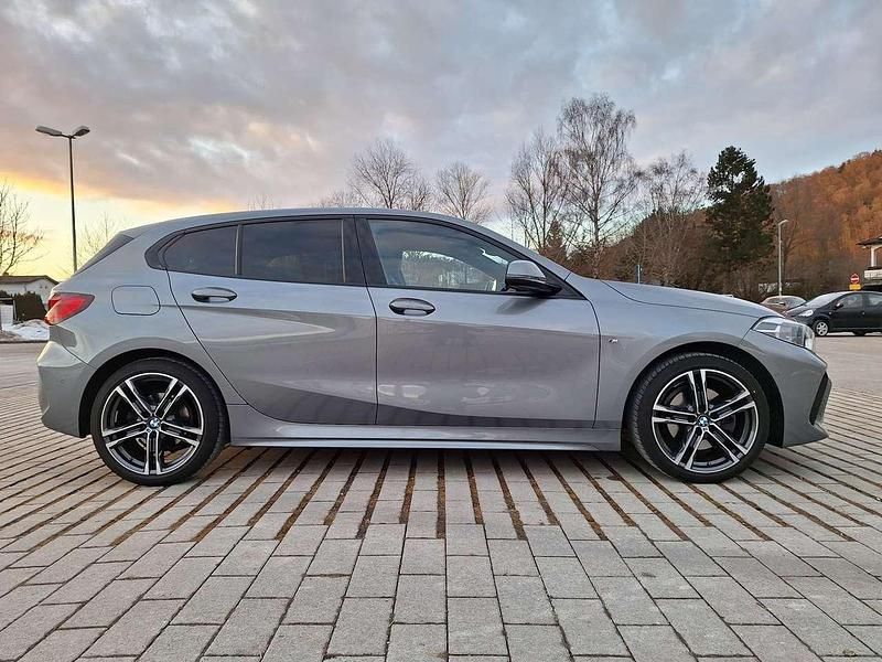Gebraucht BMW 118 M Sport 150 PS (110 kW) 2023 Grau Kleinwagen