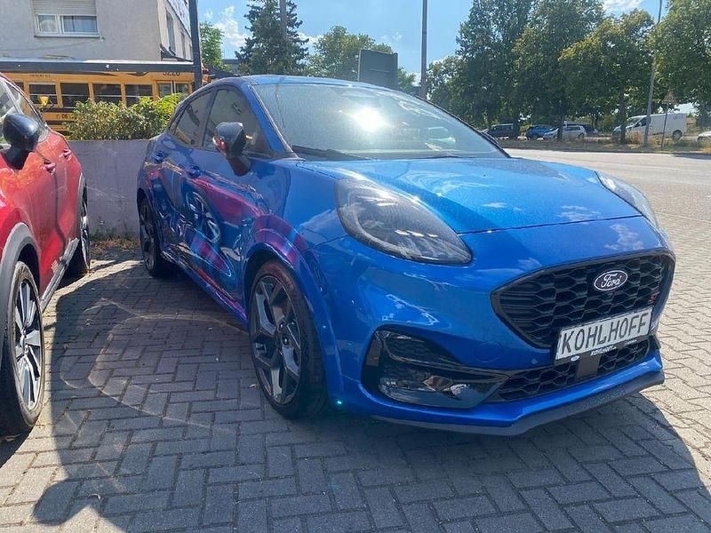 Dynamicblau metallic (metallic) Gebraucht 2024 Ford Puma ST SUV | 27.970 € (Fairer Preis) - Bild 1/4