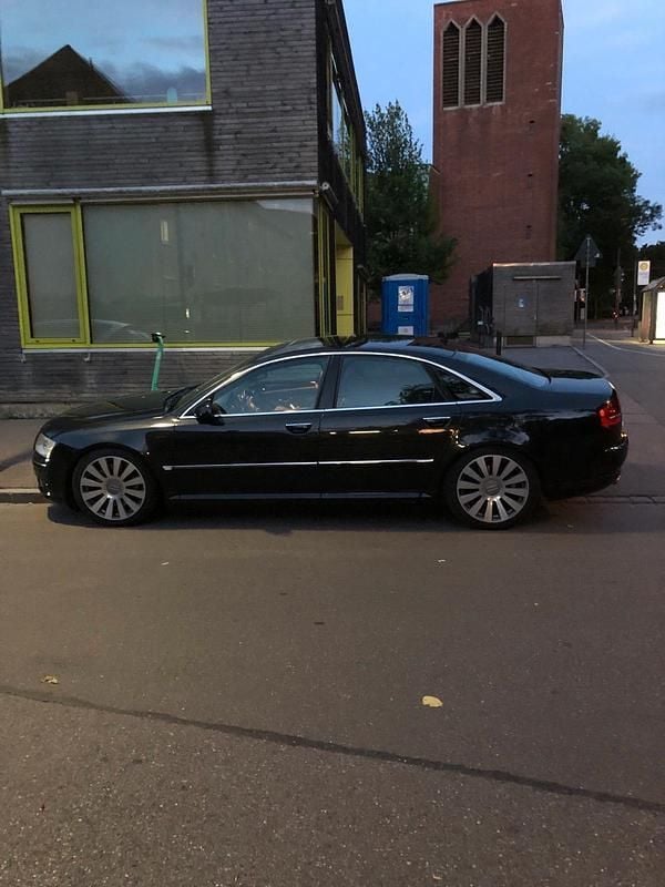 Schwarz Gebraucht 2003 Audi A8 Limousine | 3.800 € (Guter Preis) - Bild 1/4