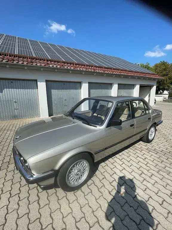 Gebraucht BMW 316 90 PS (66 kW) 1984 Gold Limousine