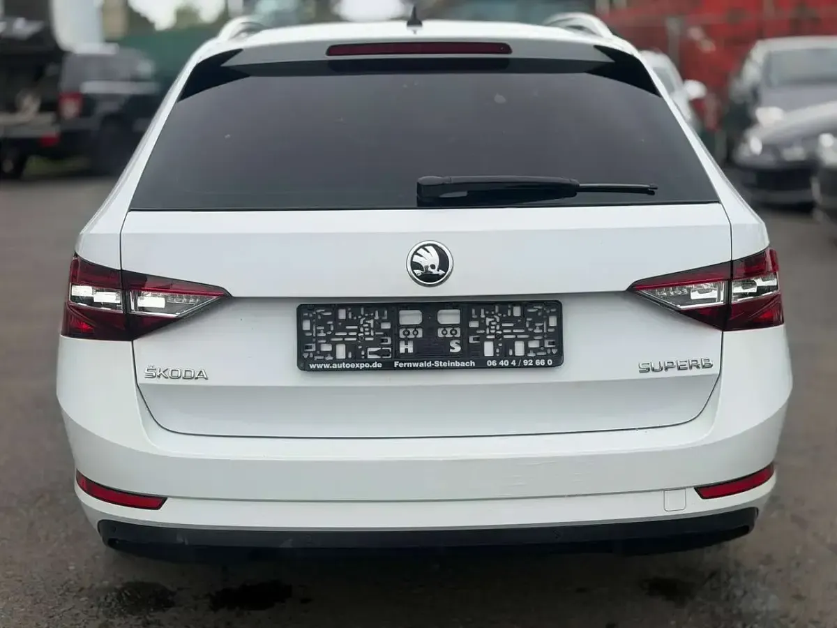 Gebraucht Skoda Superb Style 120 PS (88 kW) 2018 Moonweiss metallic Kombi