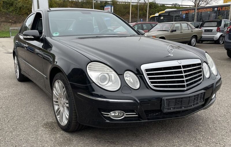 Schwarz Gebraucht 2008 Mercedes E500 Avantgarde Limousine | 18.750 € - Bild 1/4