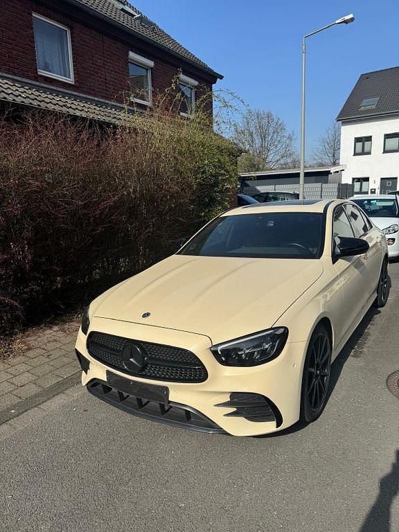 Gebraucht Mercedes E220 AMG 200 PS (147 kW) 2022 Beige Limousine
