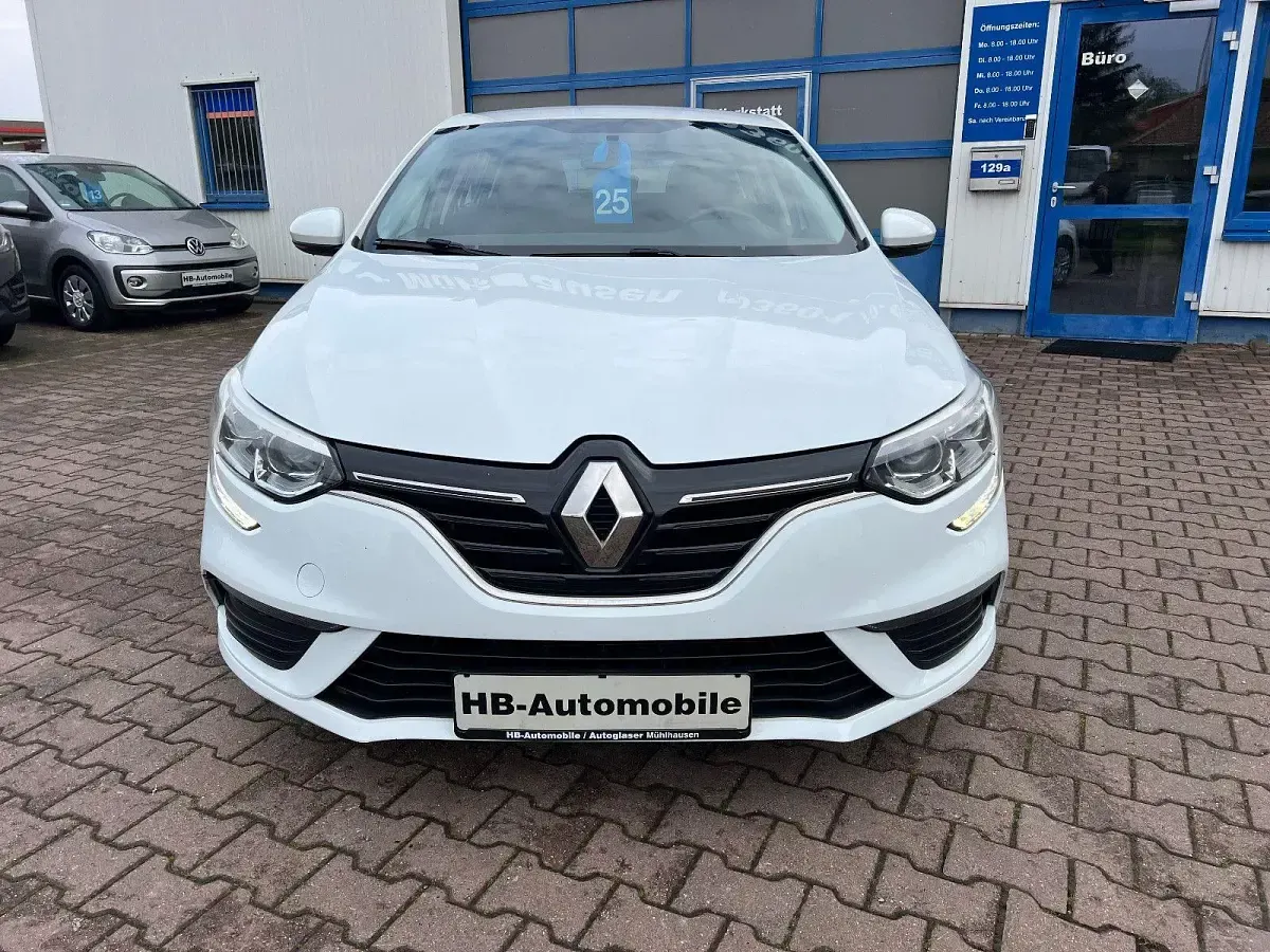 Gebraucht Renault Mégane GrandTour Life 101 PS (74 kW) 2017 Weiß Kombi