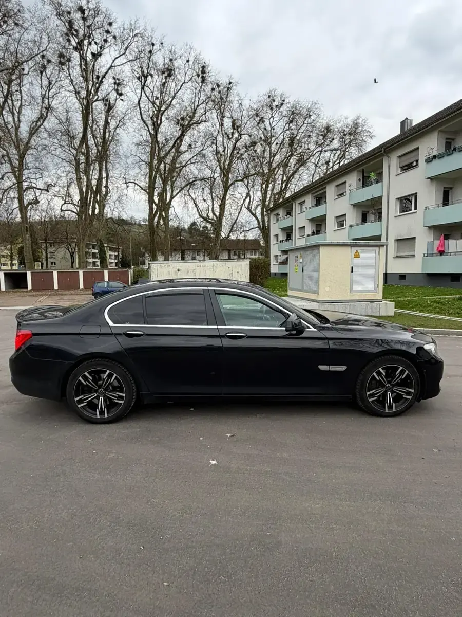 Second-hand BMW 730 245 CP (180 kW) 2008 Negru Berlinǎ