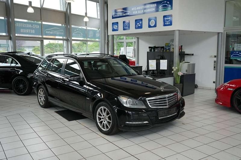 Schwarz Gebraucht 2011 Mercedes C250 Kombi | 5.900 € - Bild 1/4