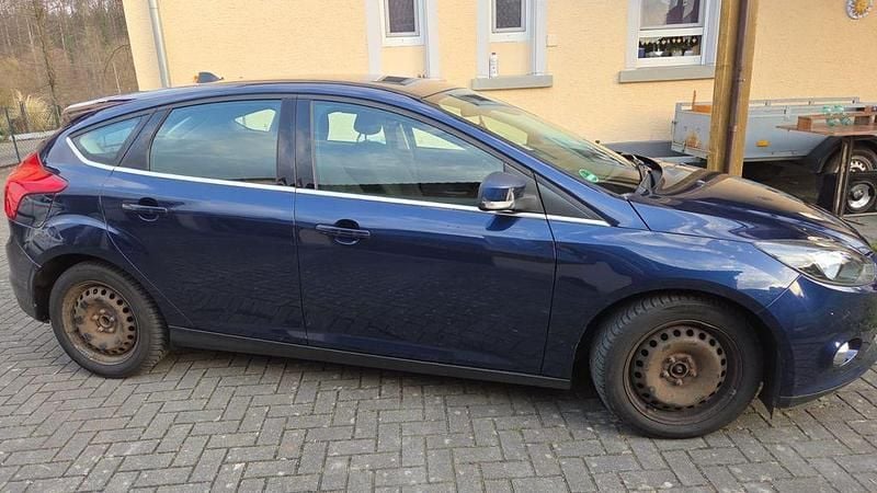 Gebraucht Ford Focus Trend 116 PS (85 kW) 2011 Blau Limousine