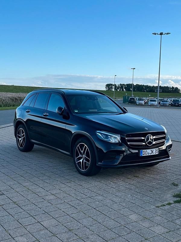 Schwarz Gebraucht 2019 Mercedes GLC220 AMG line SUV | 27.500 € (Teuer) - Bild 1/4