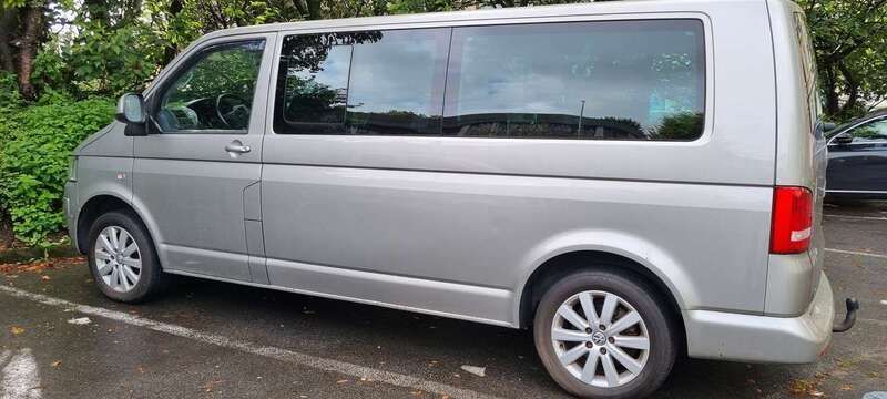 Grau Gebraucht 2012 VW T5 Comfortline Van | 16.239 € - Bild 1/4
