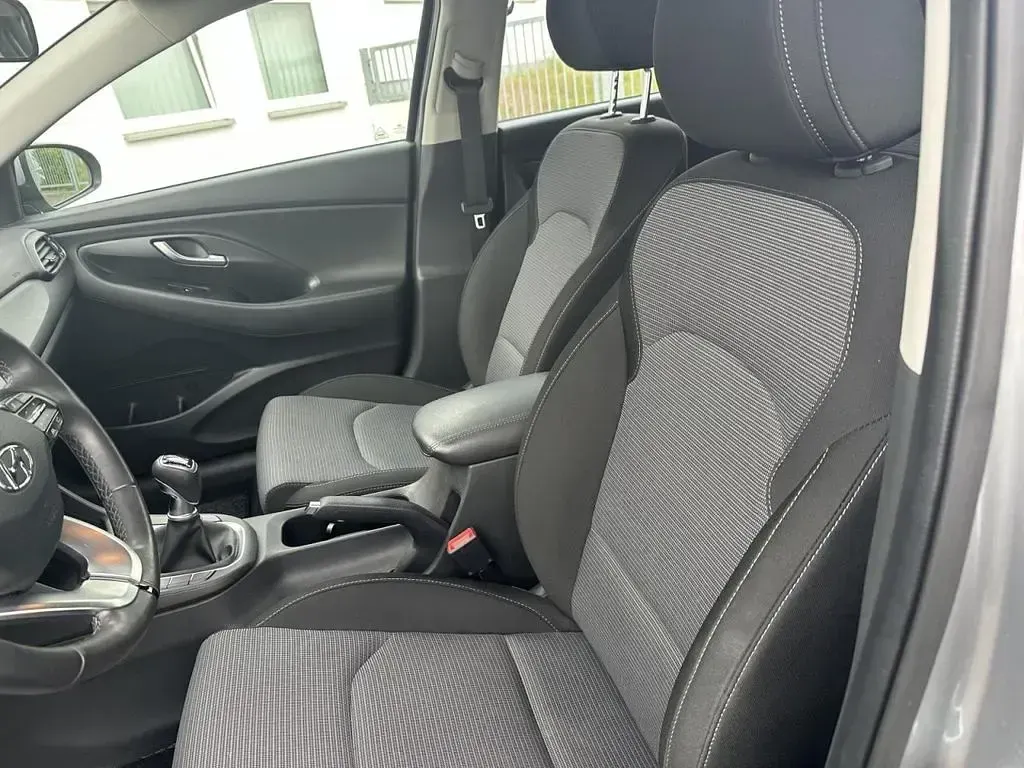 Gebraucht Hyundai i30 110 PS (80 kW) 2022 Silber (metallic) Kombi