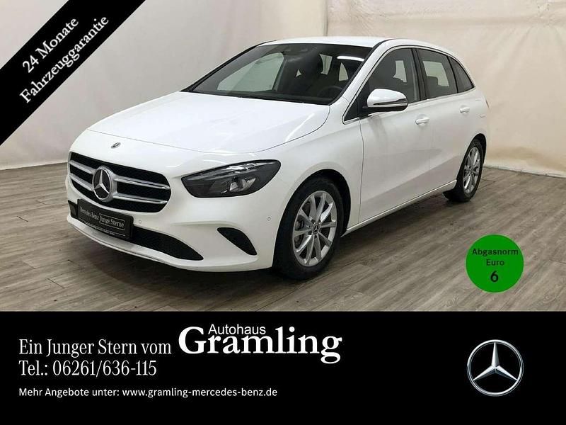 Weiß Gebraucht 2022 Mercedes B180 Progressive Van / Kleinbus | 25.599 € (Fairer Preis) - Bild 1/4