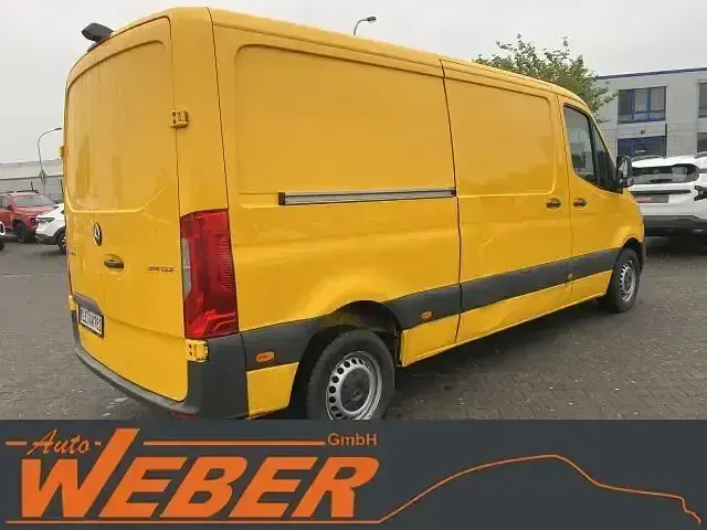 Używany Mercedes Sprinter 143 KM (105 kW) 2020 Żółty Van