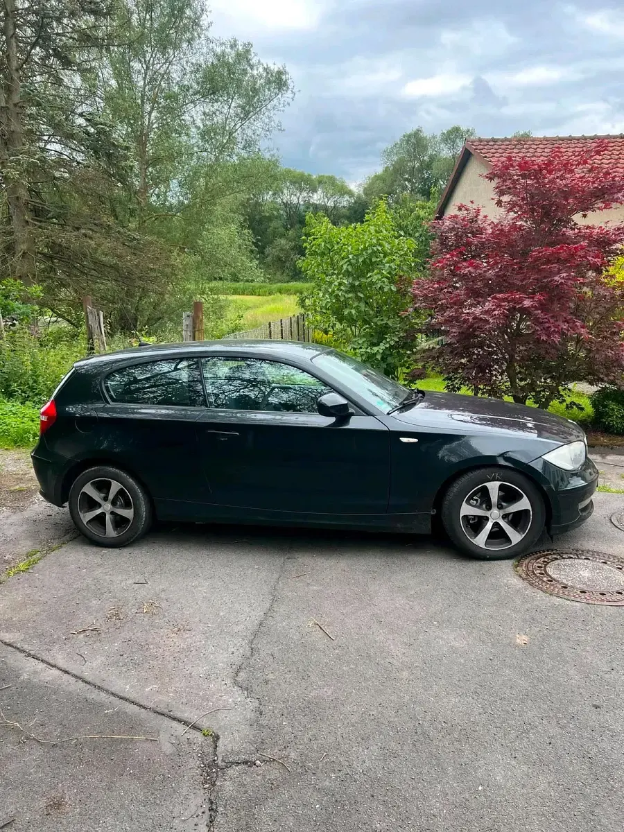 Gebraucht BMW 116 116 PS (85 kW) 2010 Schwarz Kleinwagen