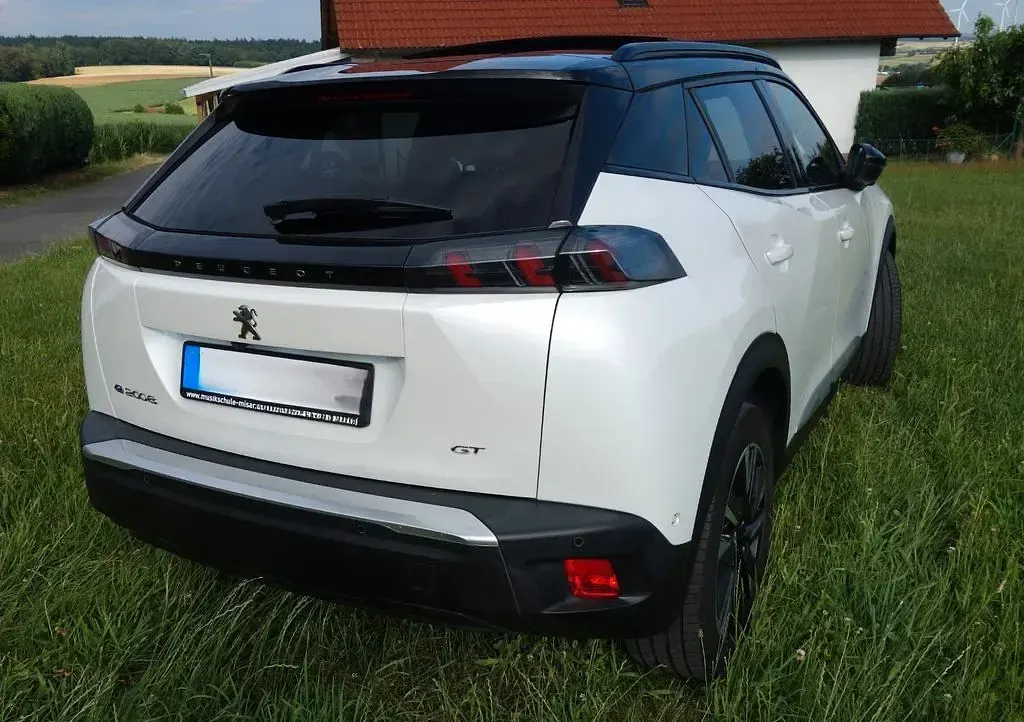 Gebraucht Peugeot e-2008 GTi 99 kW (135 PS) 2022 Weiß SUV